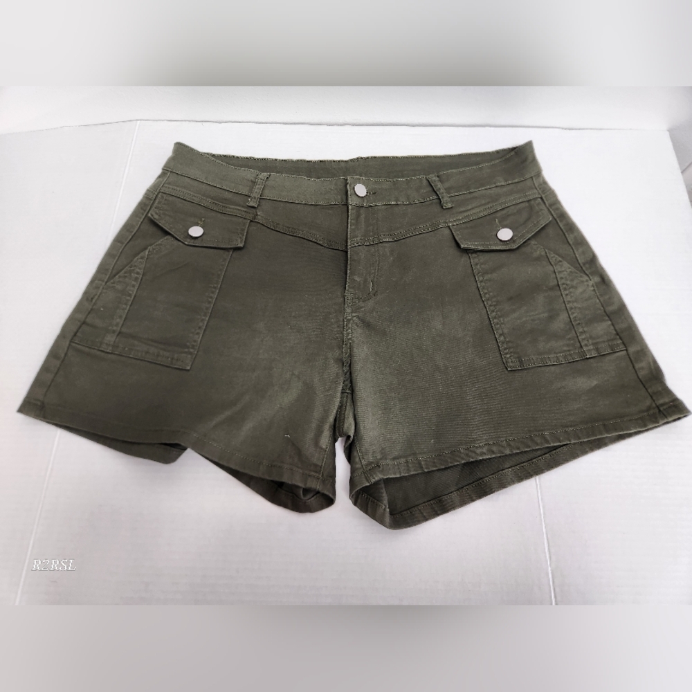 Olive Green Womens Shorts Sixe XXL NWOT